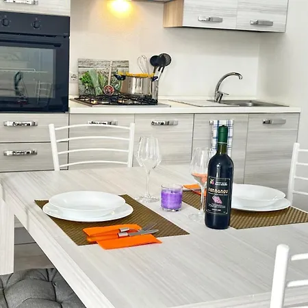 Diletta A A 300m Dal Mare Con Wifi E Parcheggio Gratuito In Strada